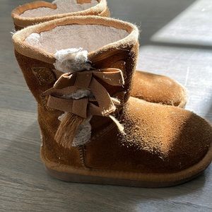 Kookaburra by UGG size 9 brown boots